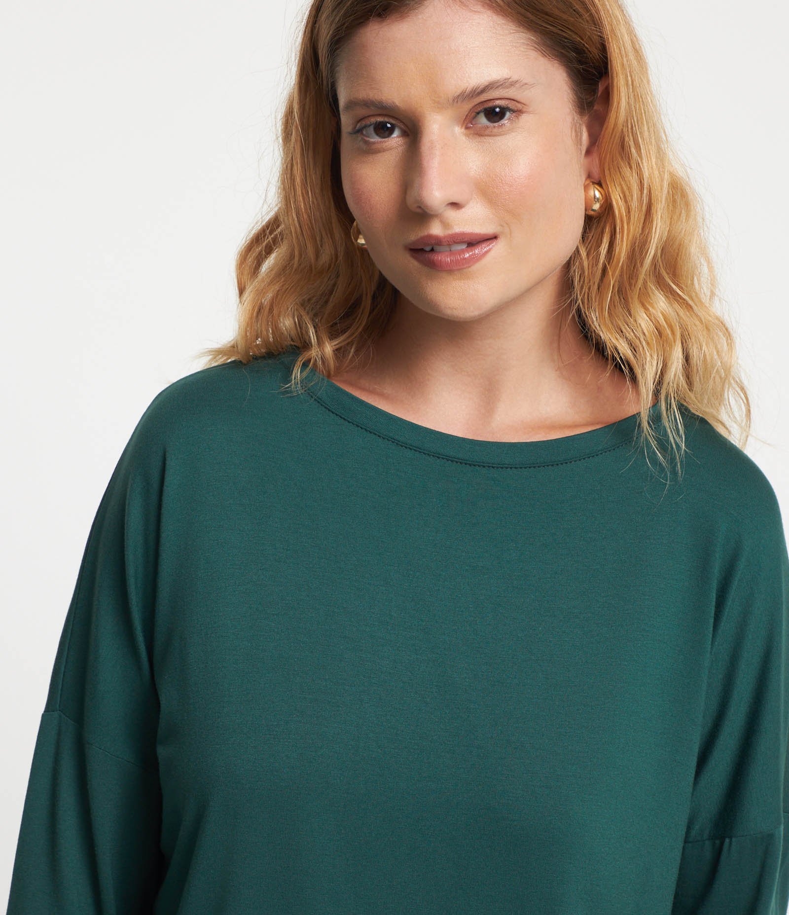 Blusa em Viscose com Cava Deslocada Verde 3