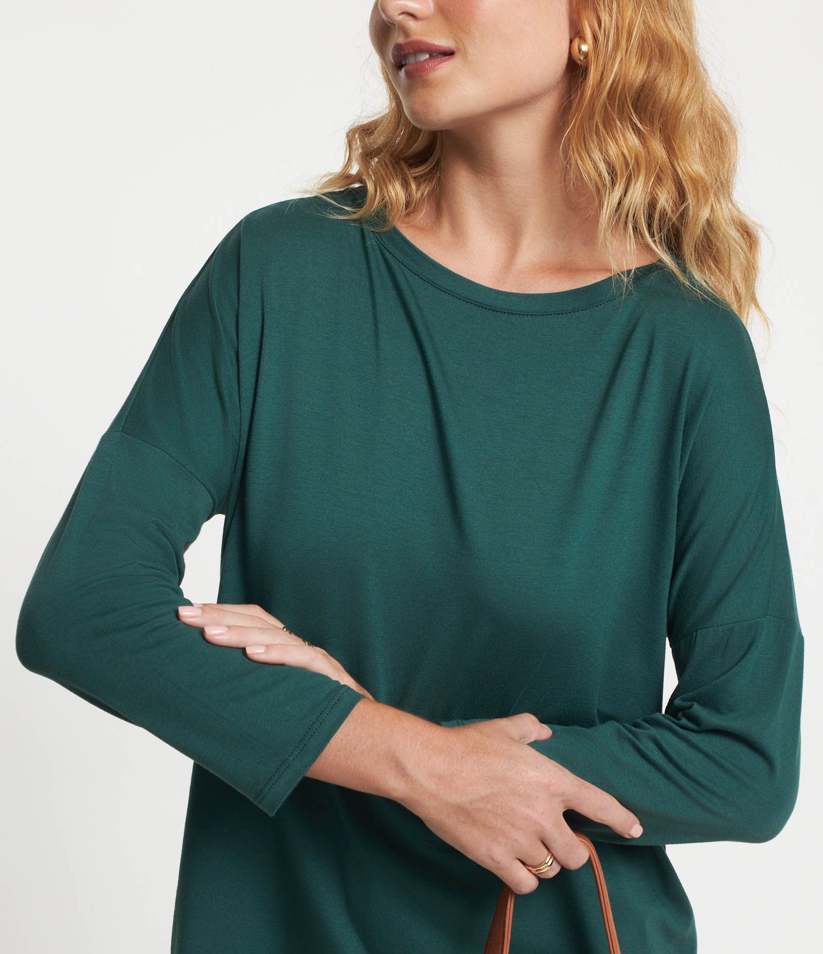 Blusa em Viscose com Cava Deslocada Verde 5