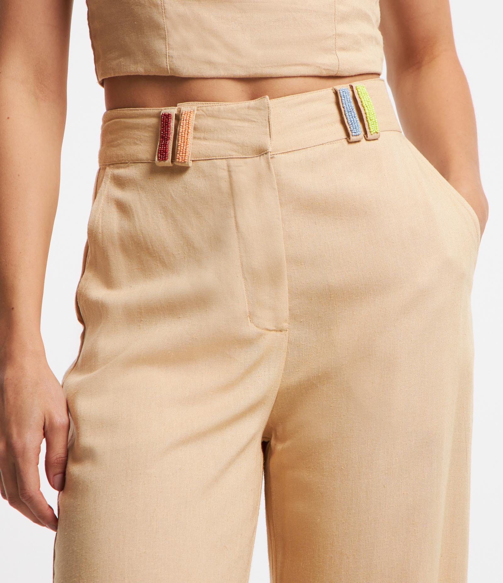 Calça Pantalona em Viscose e Linho e Miçangas nos Passantes Bege 4