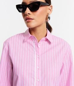Camisa Cropped em Tricoline com Abotoamento e Estampa Listras