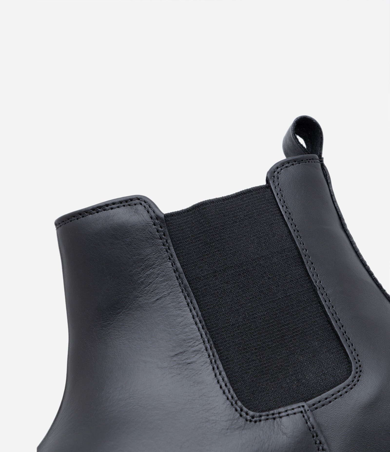 Bota Chelsea em Couro e Elástico Preto 4