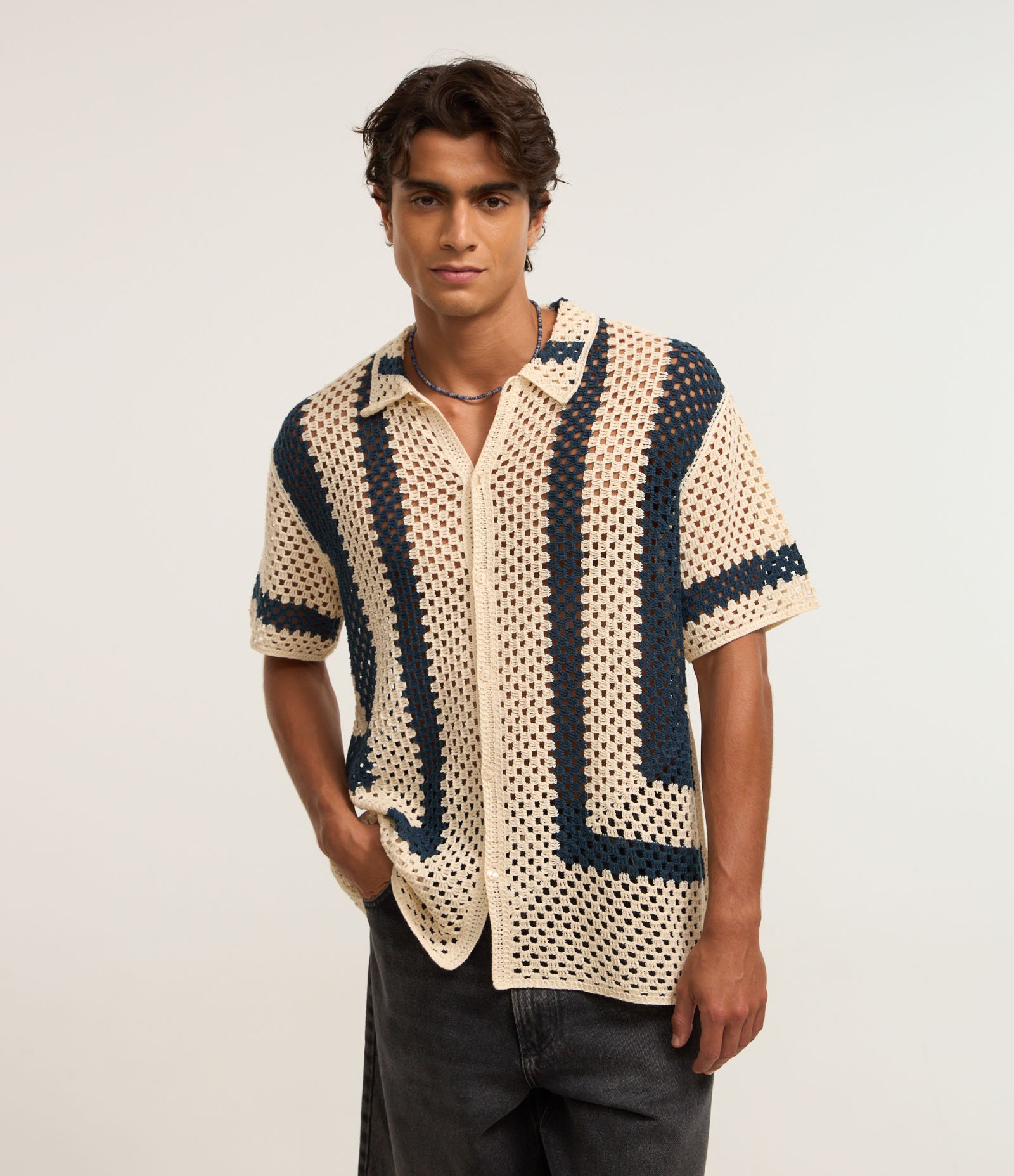 Camisa em Tricô Leve com Abotoamento Frontal Off White/ Azul 1
