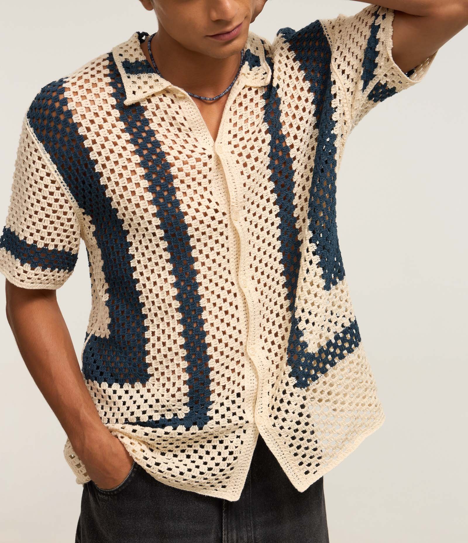 Camisa em Tricô Leve com Abotoamento Frontal Off White/ Azul 3