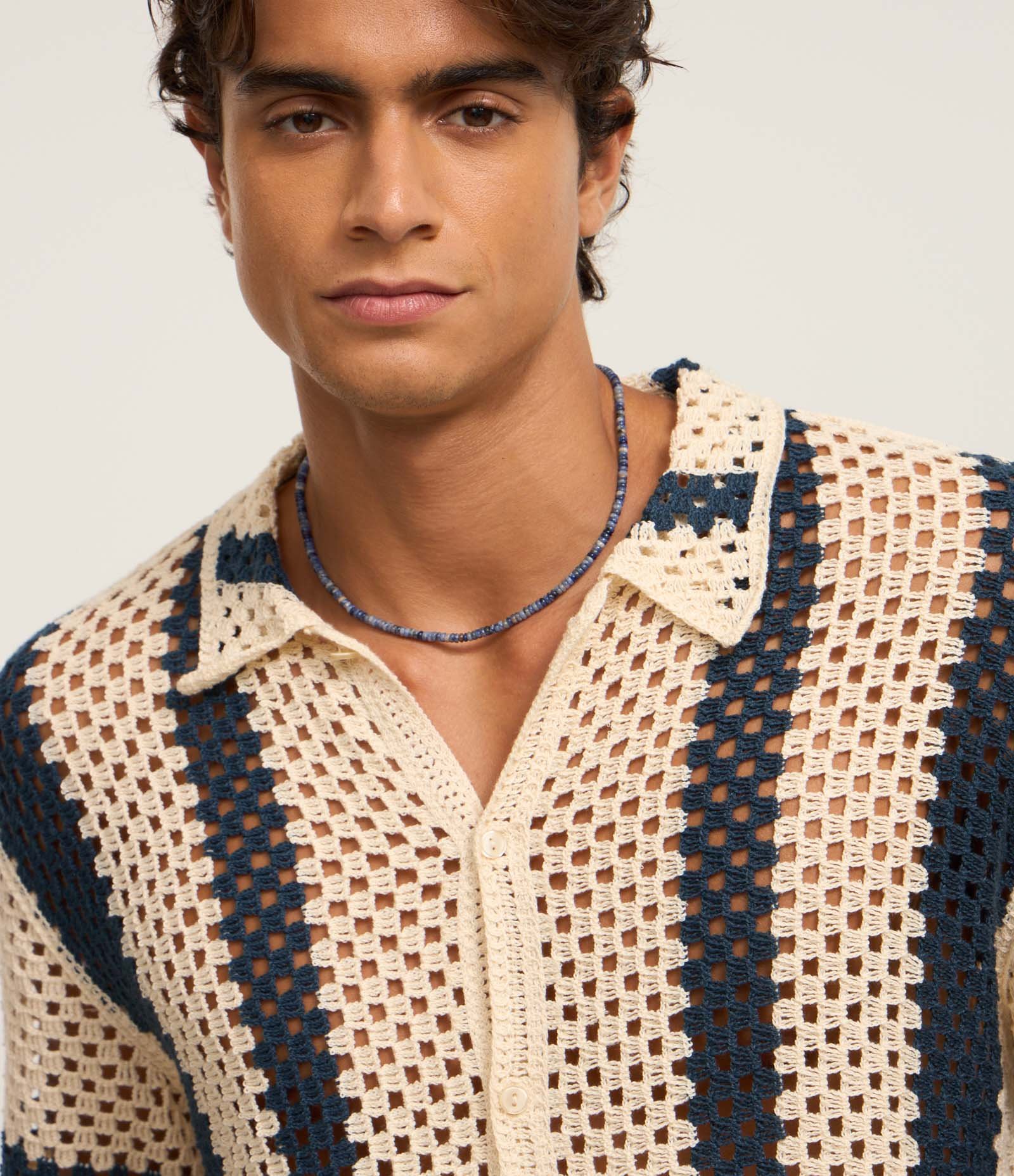 Camisa em Tricô Leve com Abotoamento Frontal Off White/ Azul 6