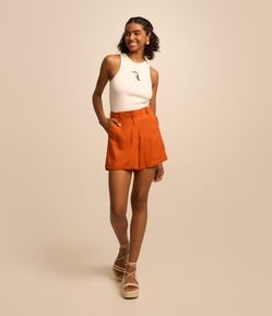 Short Curto em Viscolinho com Barra Virada