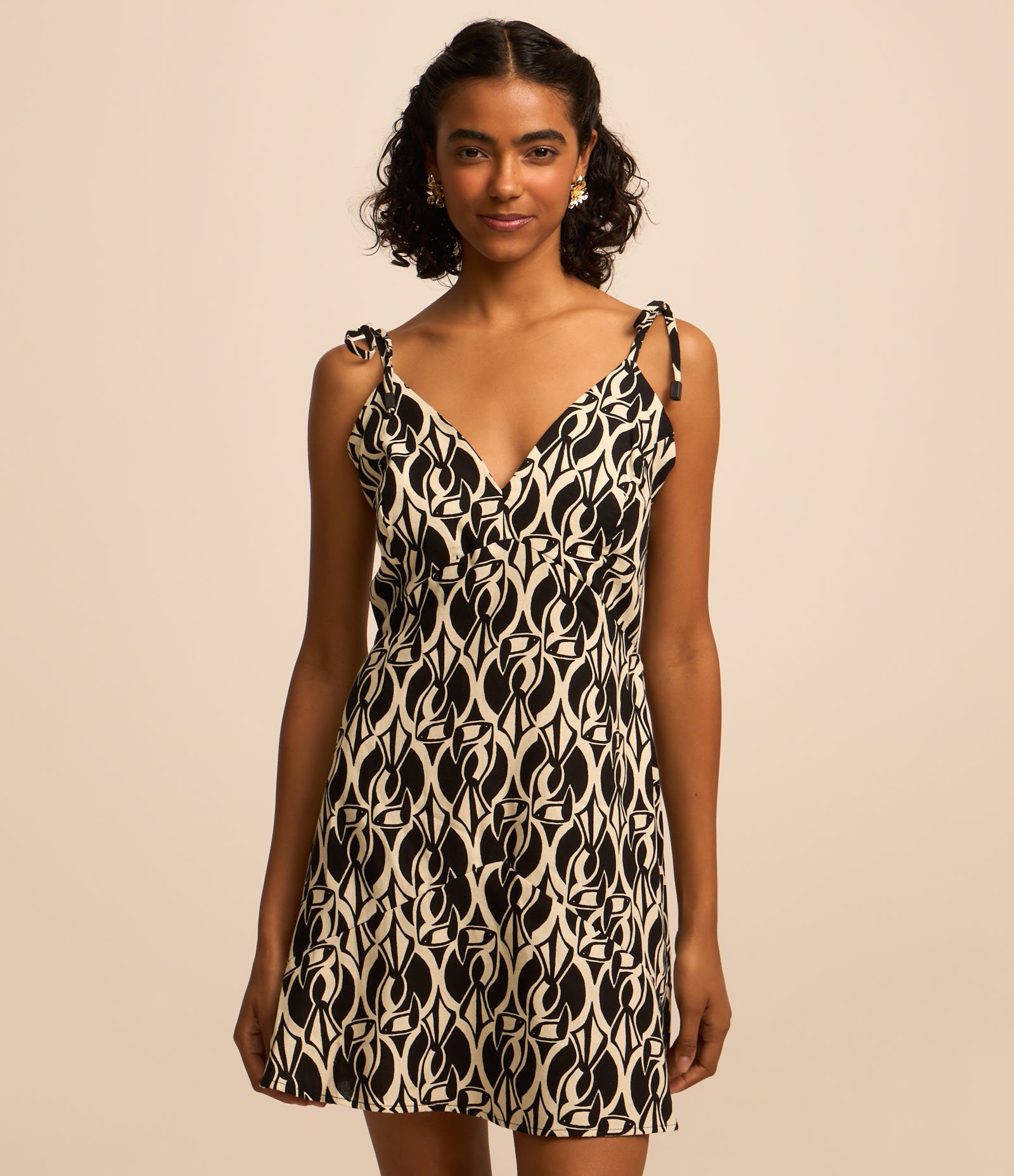 Vestido Curto em Viscose e Linho com Estampa com Amarração na Alça Preto 1