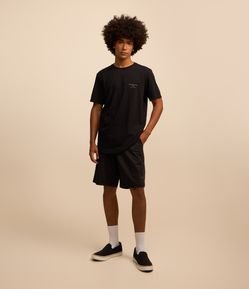 Bermuda com Textura no Cós e Cordão Interno