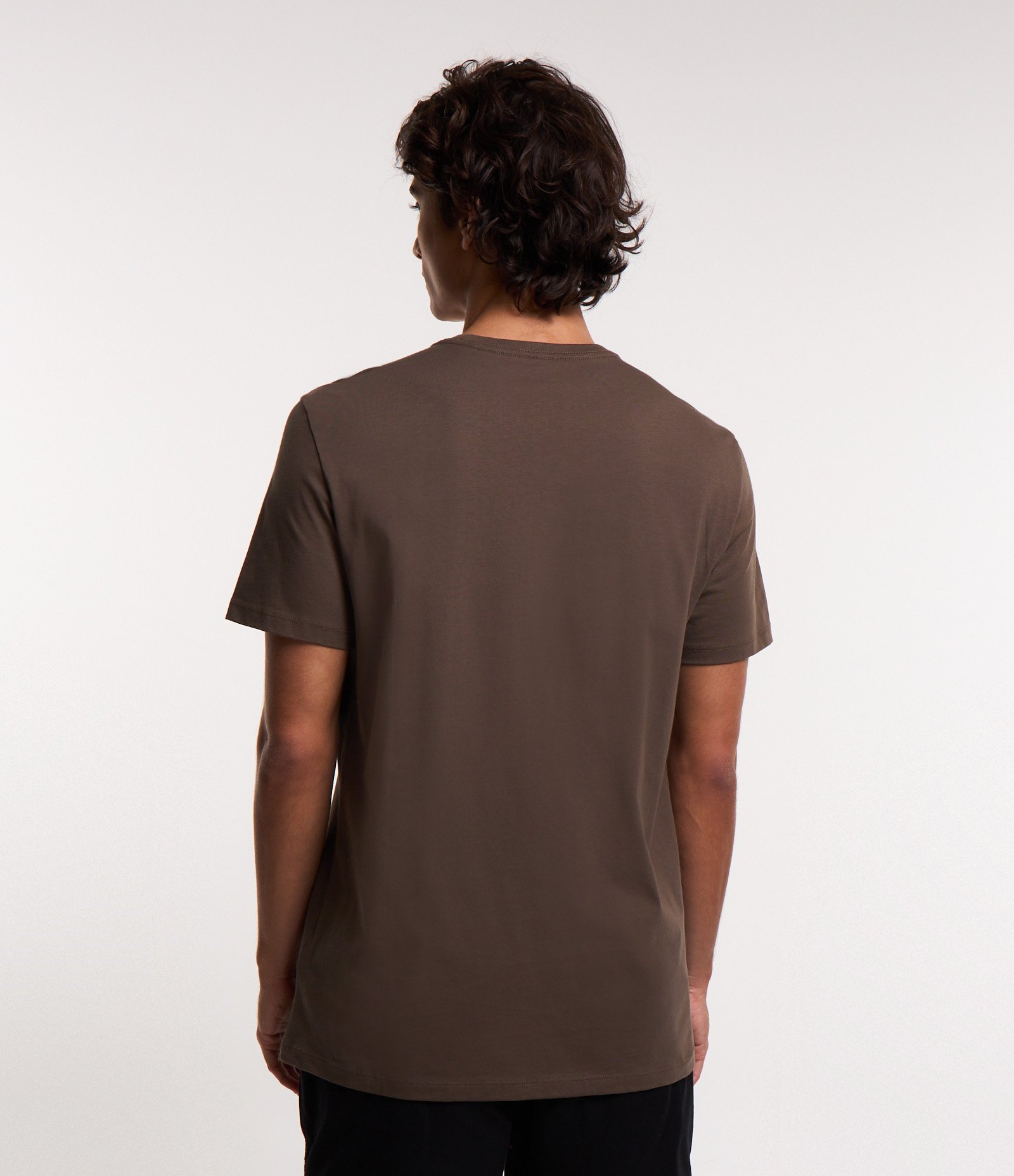 Camiseta Comfort em Algodão Peruano com Estampa Exploring Marrom 3