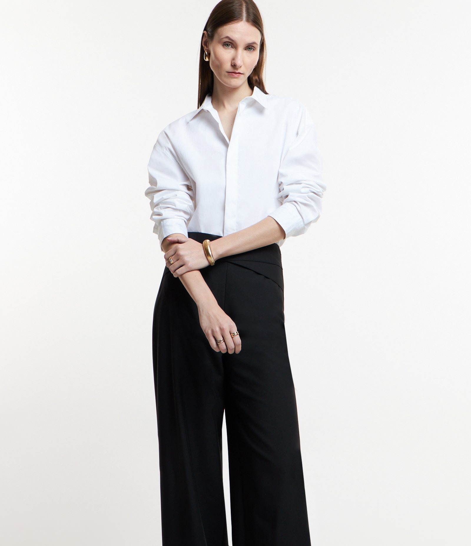 Calça Wide Leg Alfaiatada com Faixas Transpassadas no Cós Preto 2
