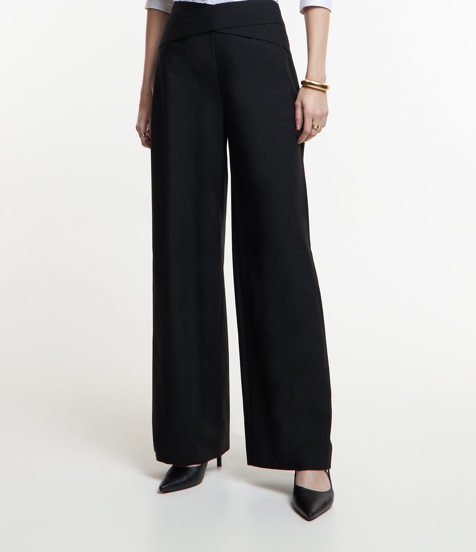 Calça Wide Leg Alfaiatada com Faixas Transpassadas no Cós Preto 3