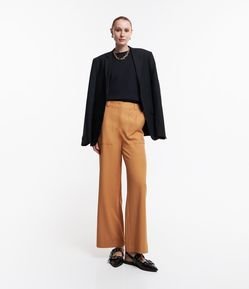Calça Alfaiatada com Bolsos e Pregas