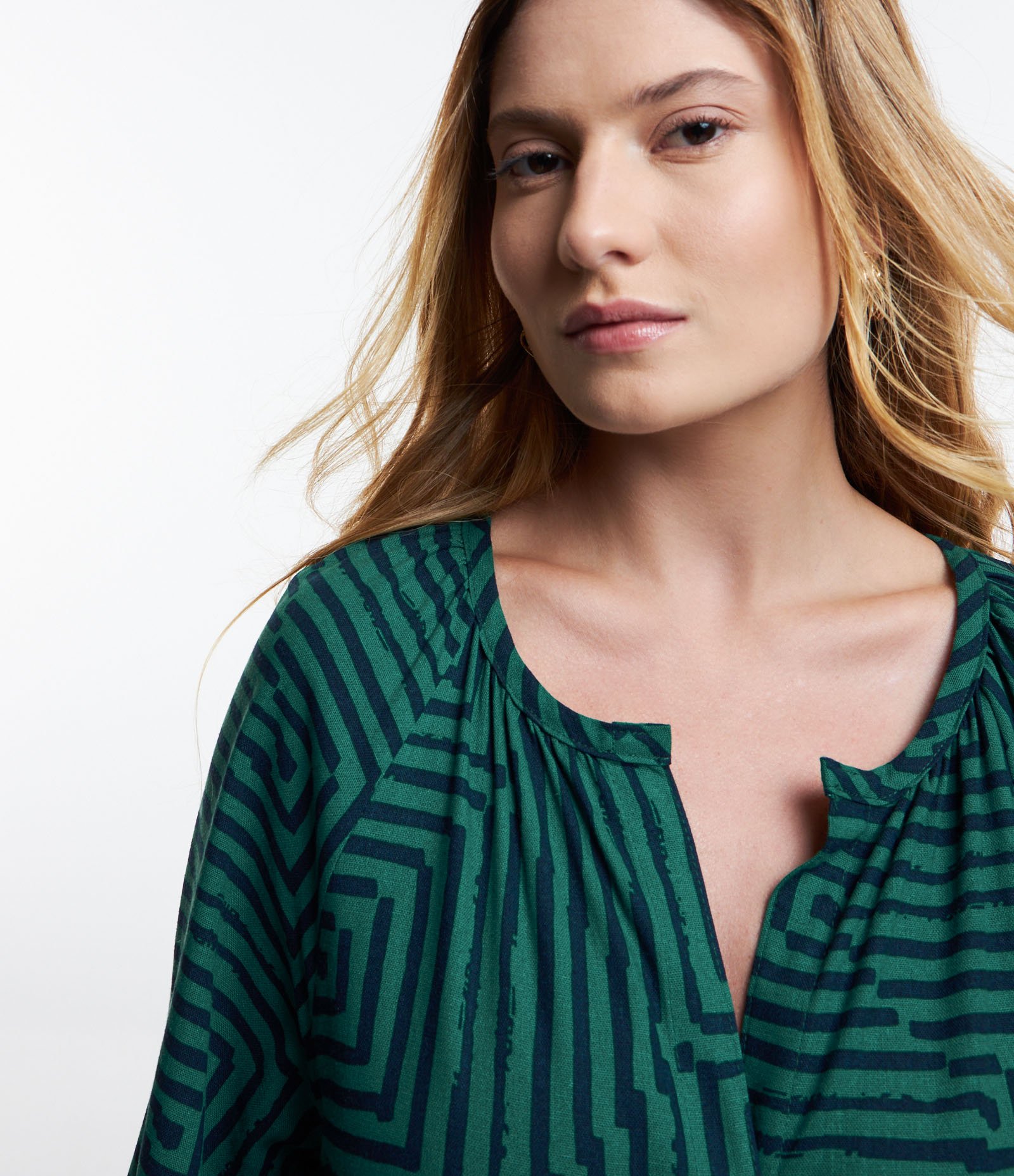 Vestido Chemise Midi em Viscolinho com Amarração na Cintura Verde/ Azul 3