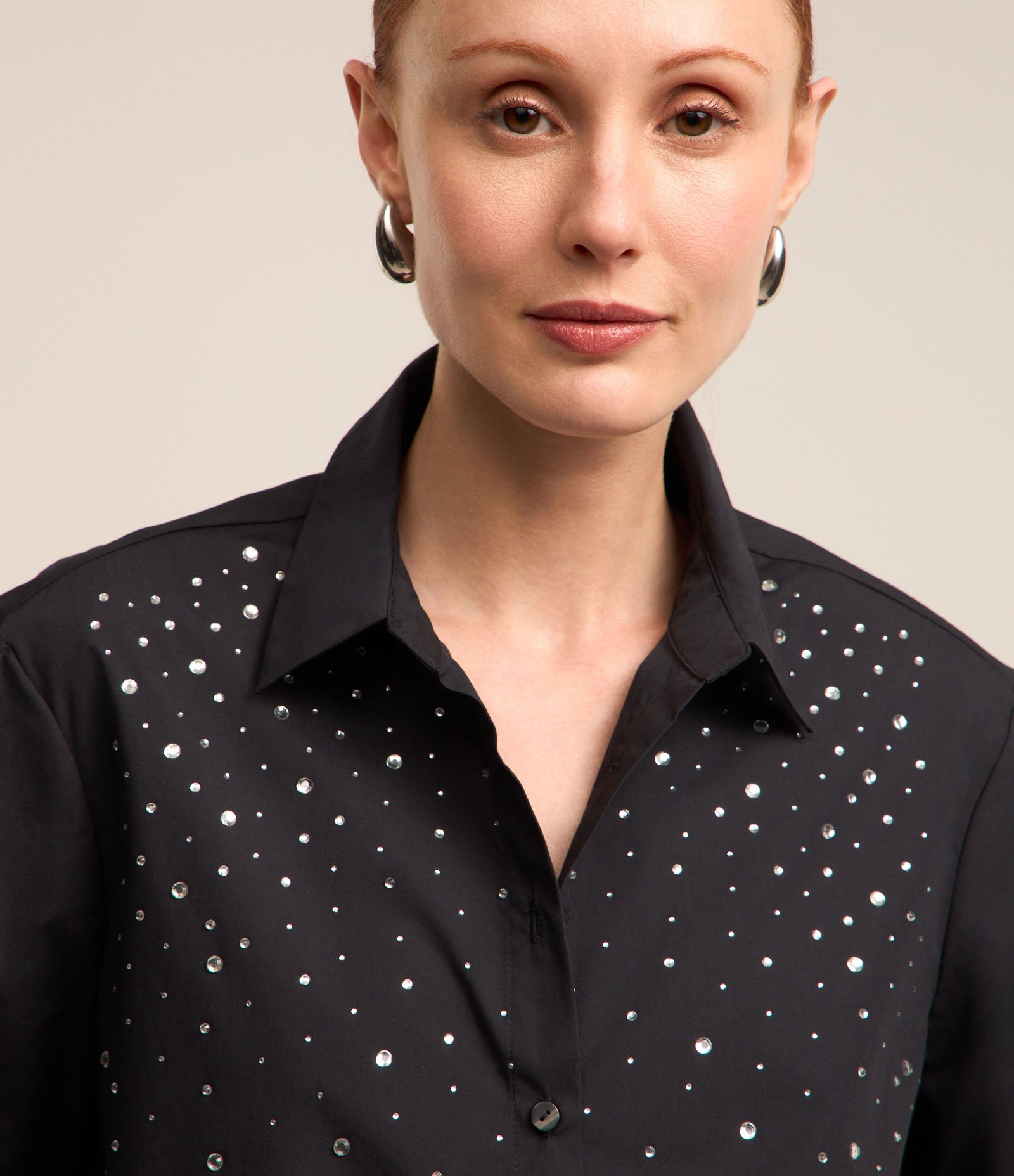 Camisa em Tricoline com Aplicação de Strass Preto 5