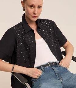 Camisa em Tricoline com Aplicação de Strass