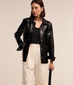 Jaqueta Alongada em Pu com Botões e Bolsos Frontais