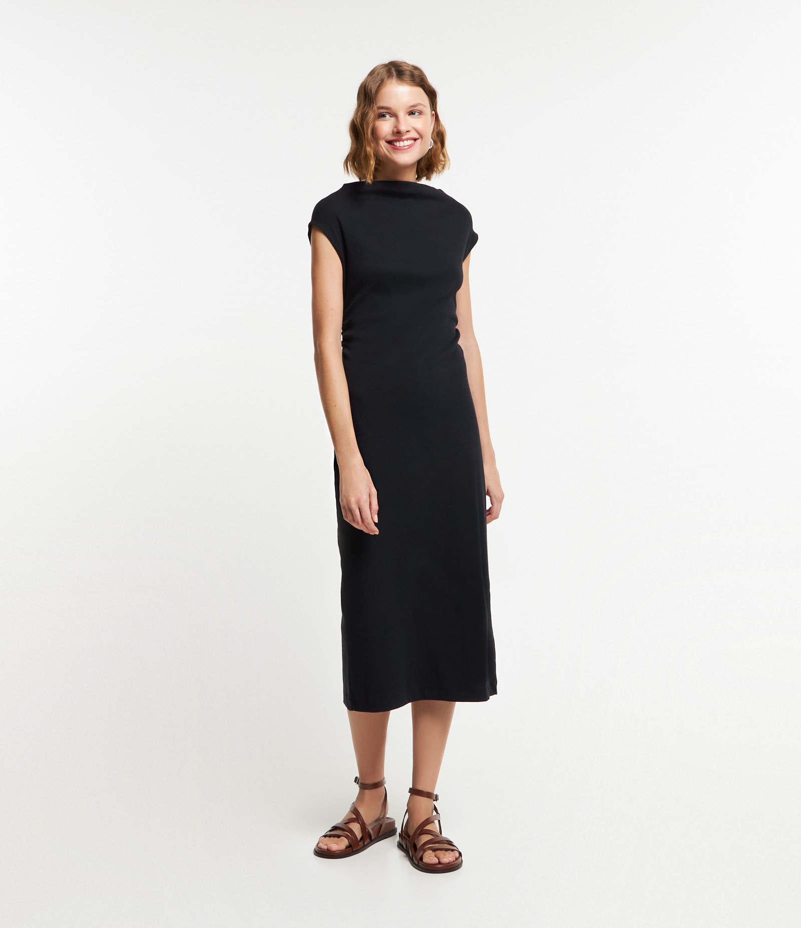 Vestido Midi em Ribana com Franzido Lateral Preto 1