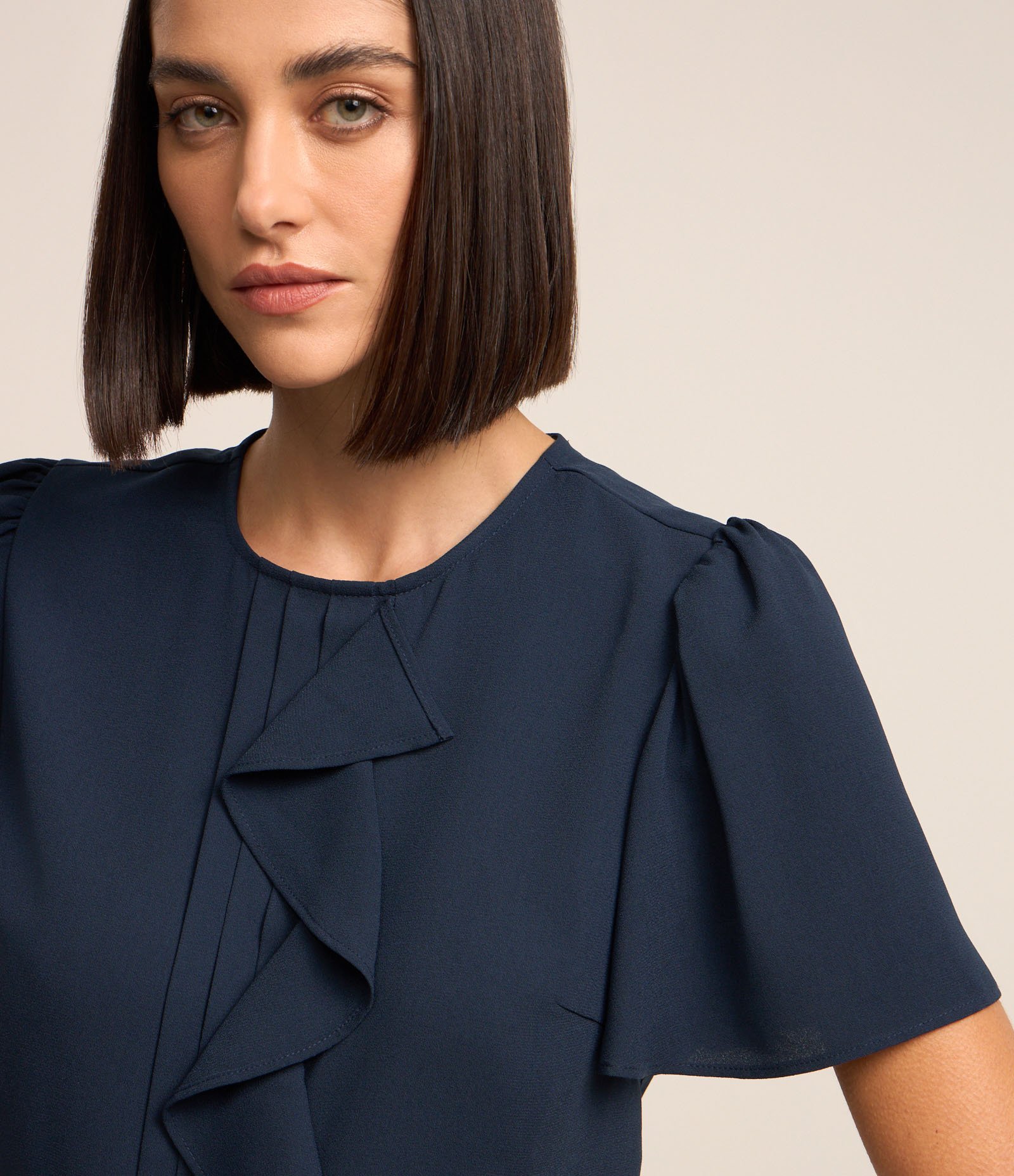 Blusa em Crepe com Drapeados e Babado Jabô 3