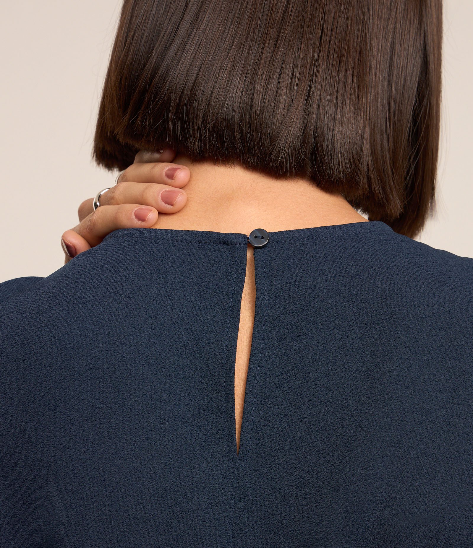 Blusa em Crepe com Drapeados e Babado Jabô 4