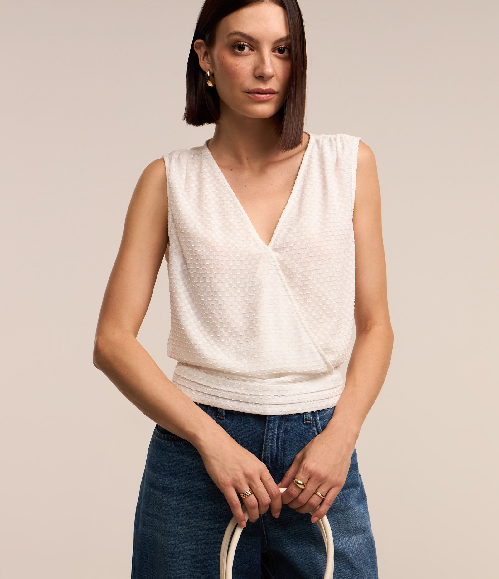 Blusa em Chiffon com Decote Transpassado e Texturas Branco Neve 4