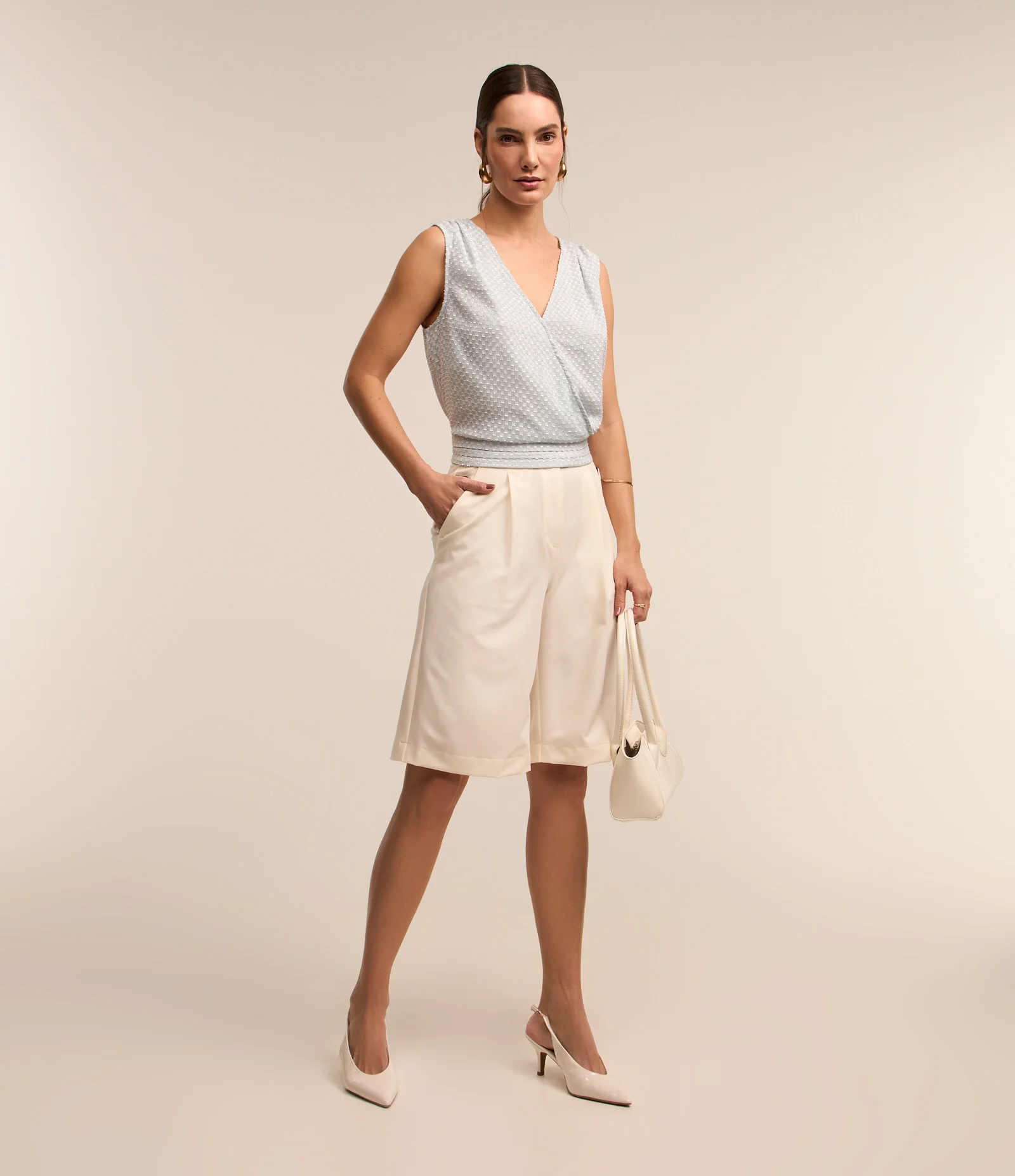 Blusa em Chiffon com Decote Transpassado e Texturas Azul Claro 2