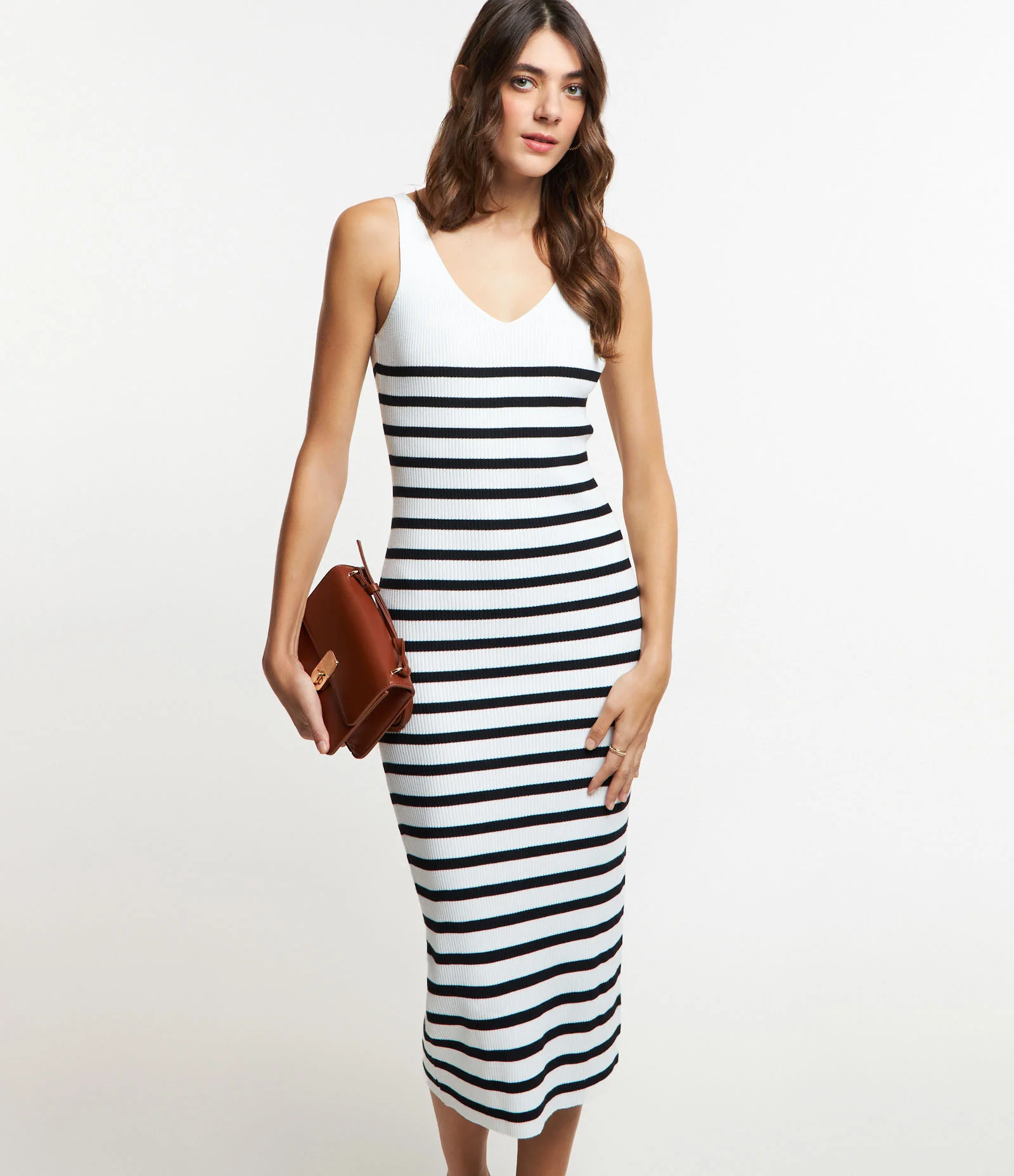 Vestido Midi em Tricô com Decote V e Estampa Listrada Branco/ Preto 1