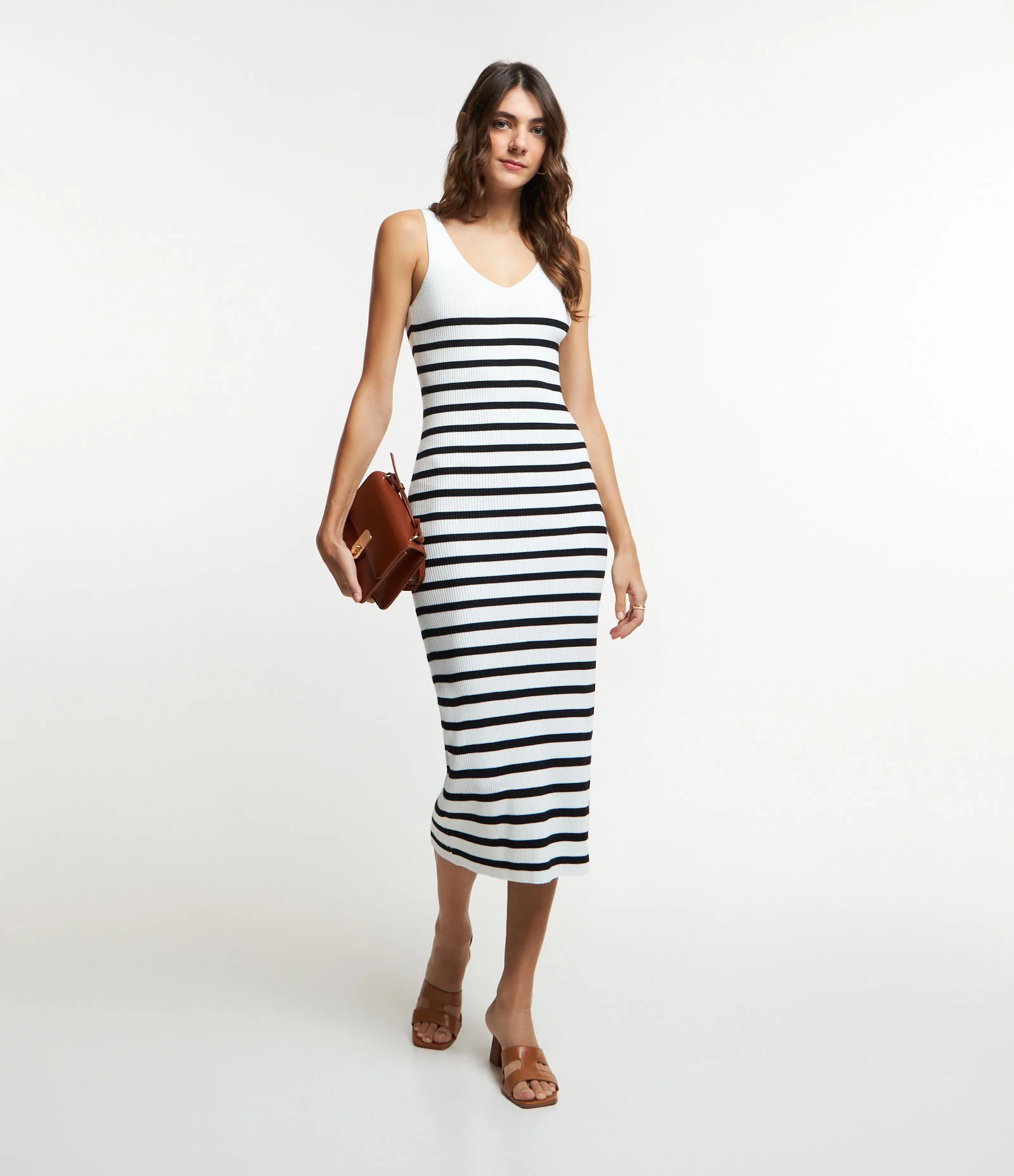 Vestido Midi em Tricô com Decote V e Estampa Listrada Branco/ Preto 2