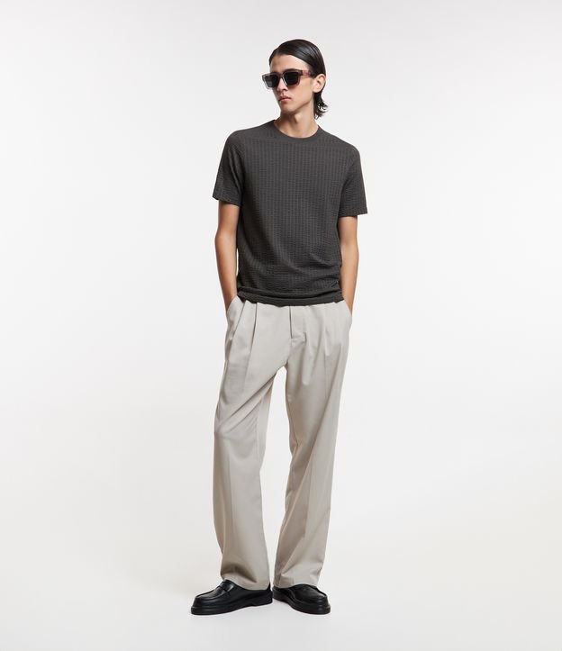 Camiseta Slim em Meia Malha com Textura de Listras