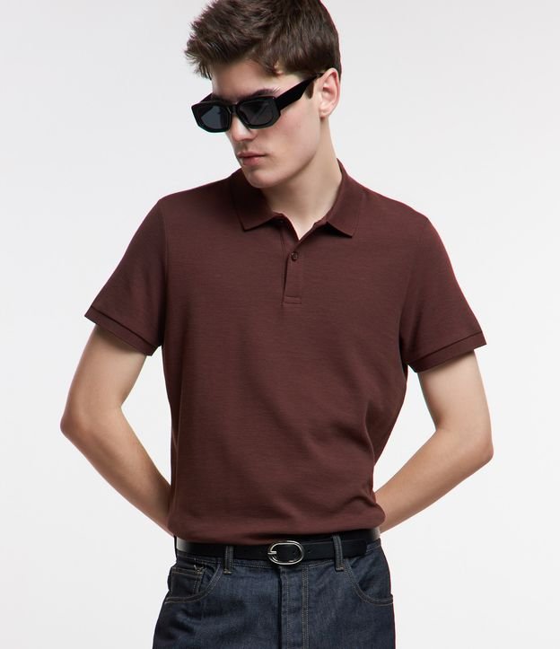 Polo Slim em Meia Malha com Botões e Textura Canelada