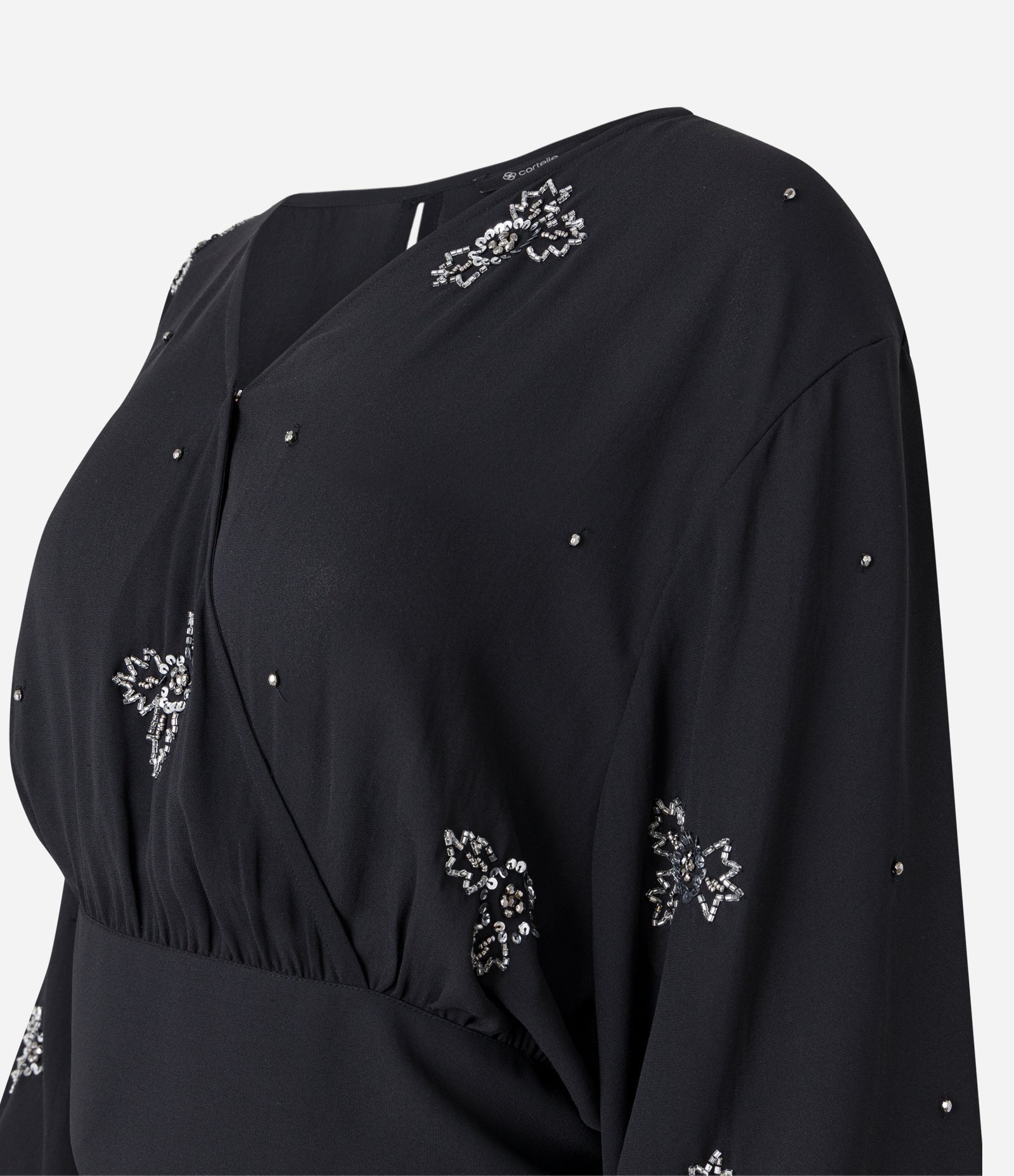 Blusa em Chiffon com Bordados e Amarração nas Costas Preto 8