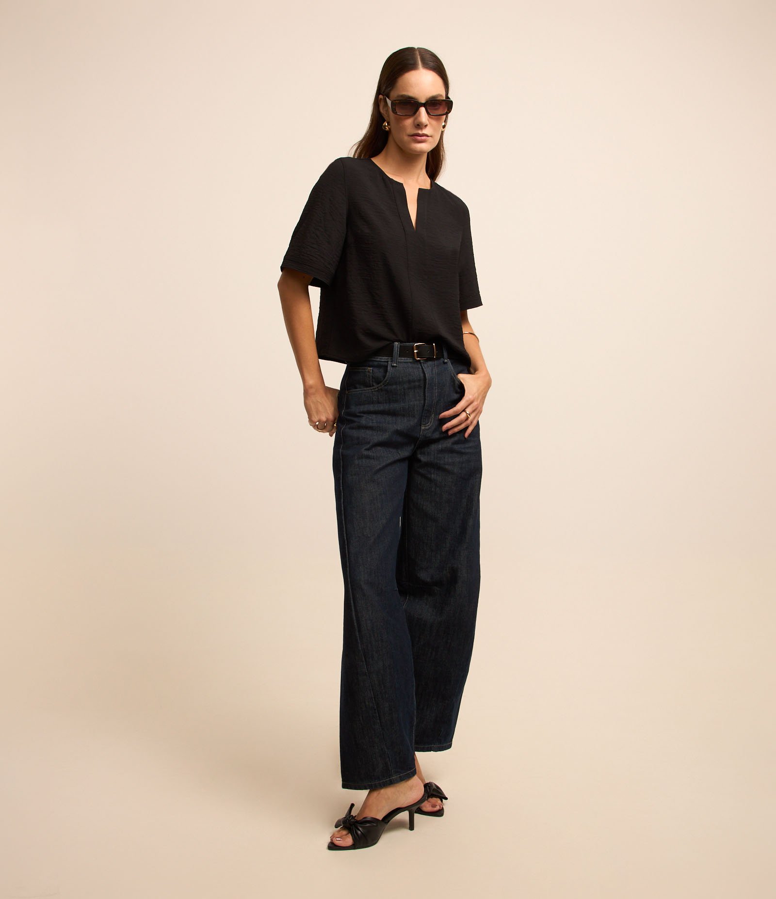 Blusa com Efeito Airflow com Decote em V Pespontado Preto 2