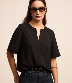 Blusa com Efeito Airflow com Decote em V Pespontado