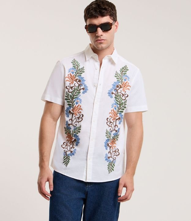 Camisa em Linho com Bordado Floral