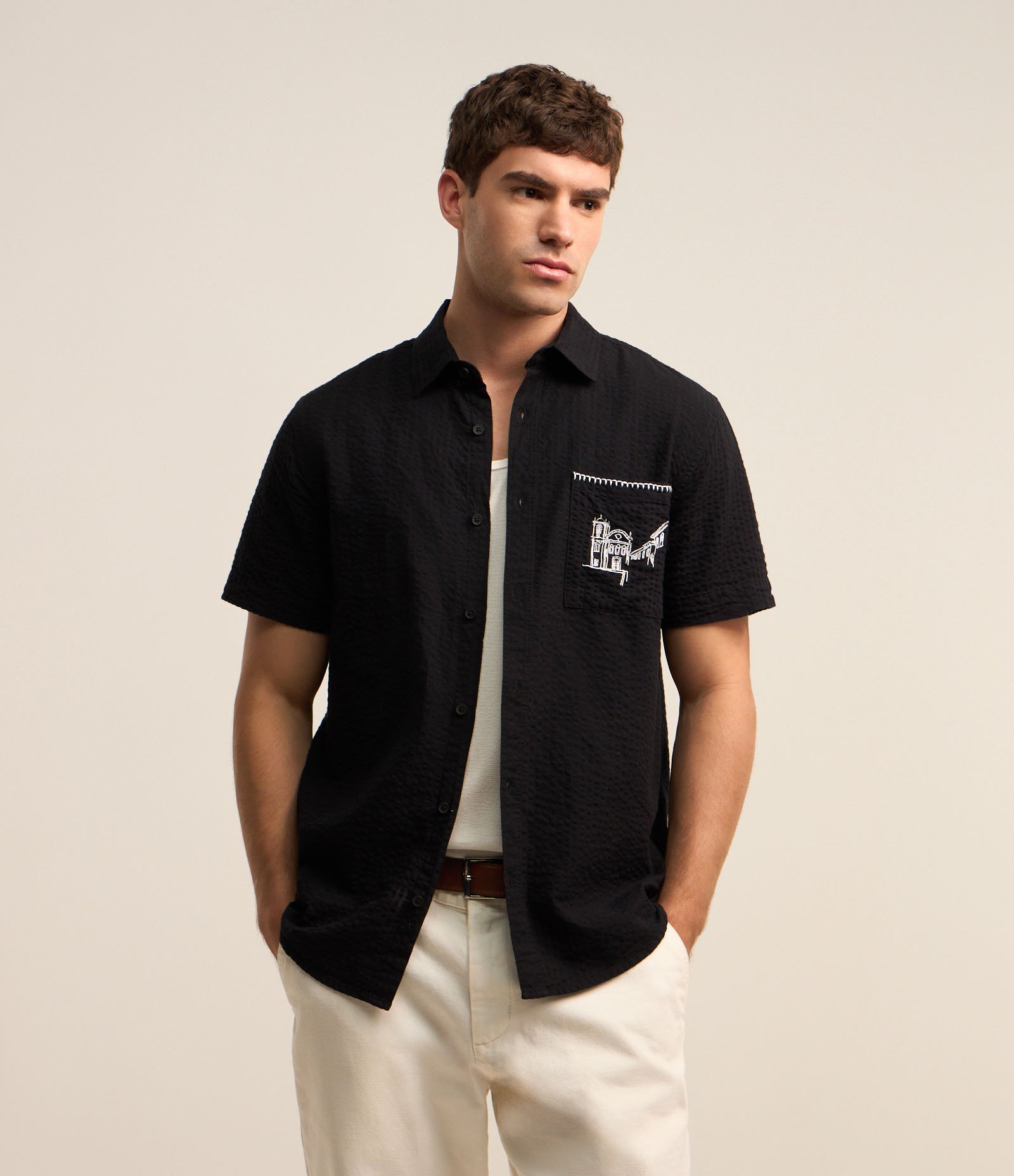 Camisa em Ana Ruga com Textura e Bordado Preto 1