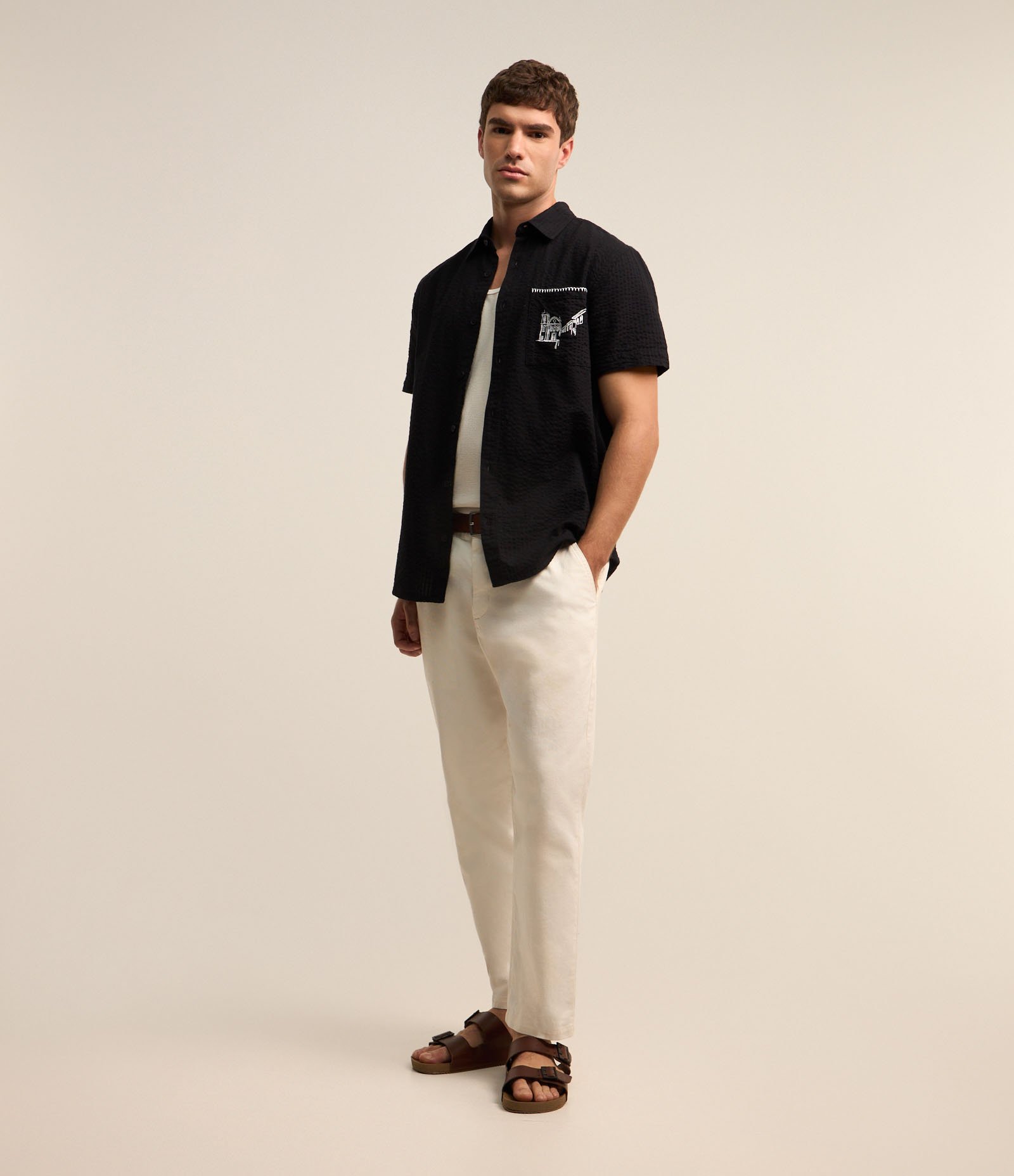 Camisa em Ana Ruga com Textura e Bordado Preto 2