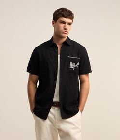 Camisa em Ana Ruga com Textura e Bordado