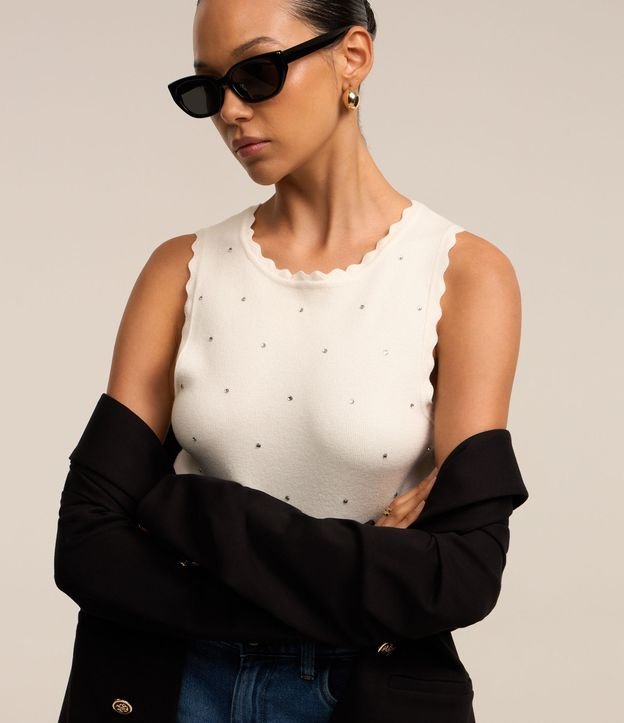 Blusa sem Manga em Viscose com Detalhe Ondulados na Borda