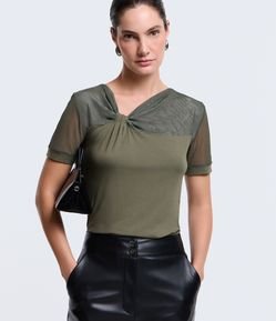 Blusa em Viscose com Detalhe em Tule Franzido