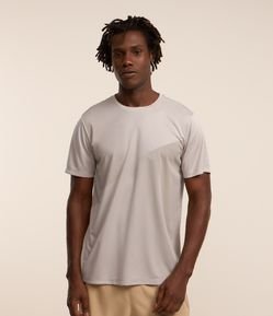 Camiseta Esportiva com Estampa Degrade Pontilhada