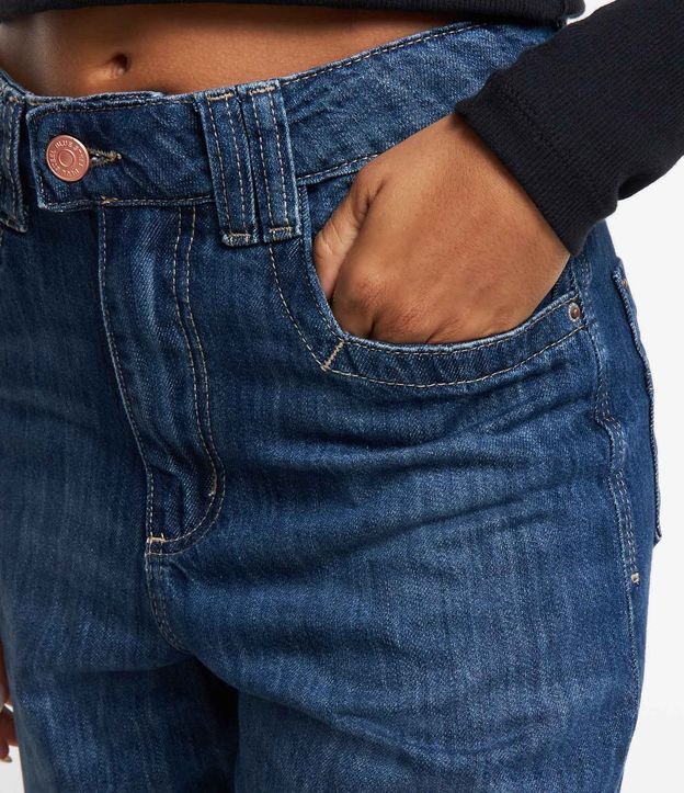 Calça Reta Jeans com Detalhe no Bolso e Cós Transpassado Azul 4