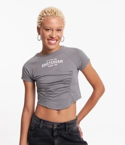 Blusa Cropped em Meia Malha com Lettering e Drapeados Frontais