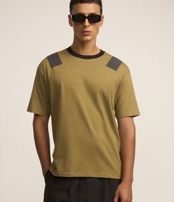 Camiseta Boxy em Algodão Estampa em Barra no Ombro