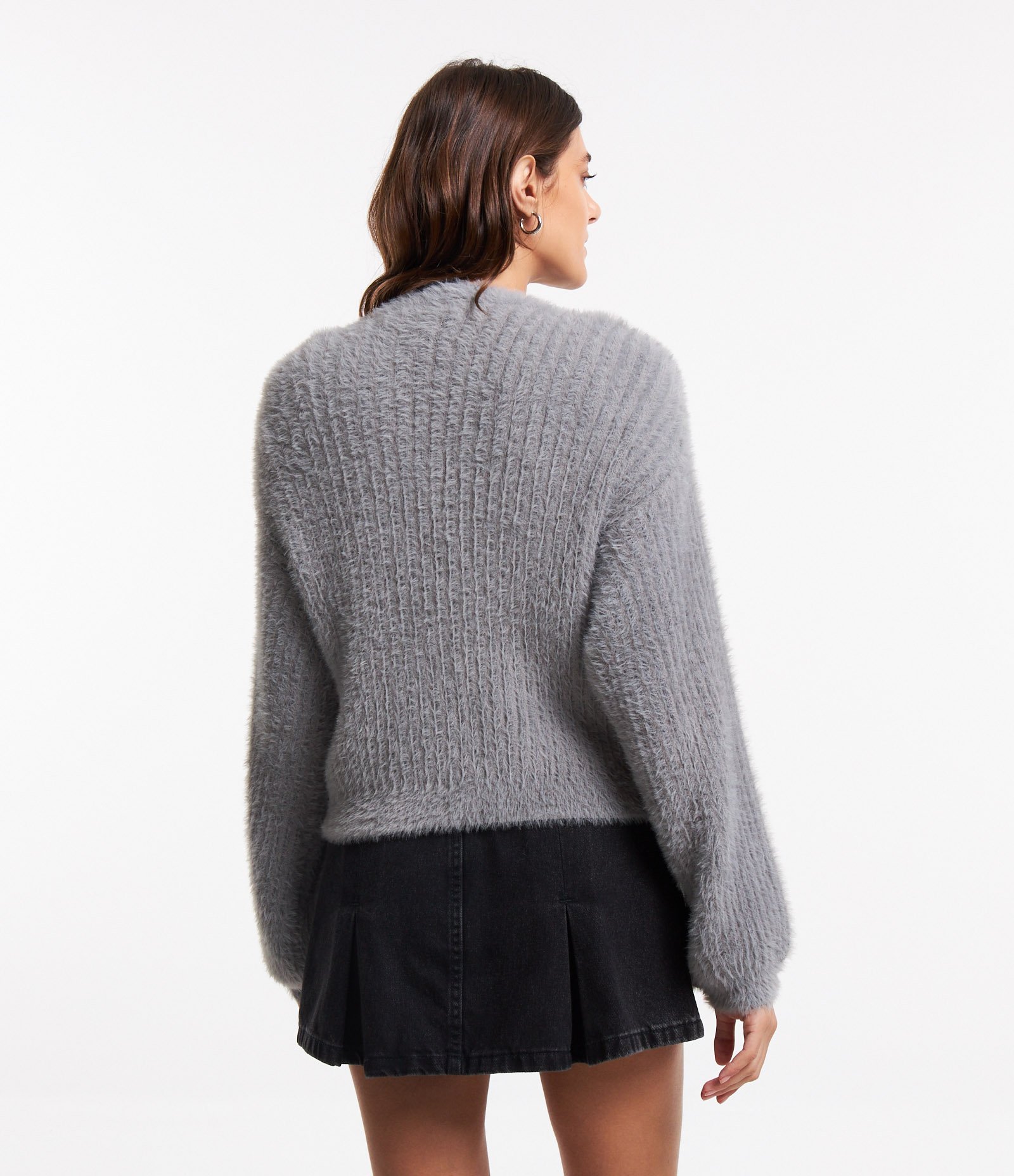 Cardigan Curto em Tricô com Pelinhos Cinza 3