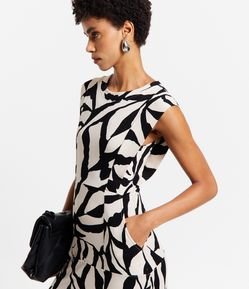 Vestido Midi em Viscose com Recortes e Estampa Abstrata
