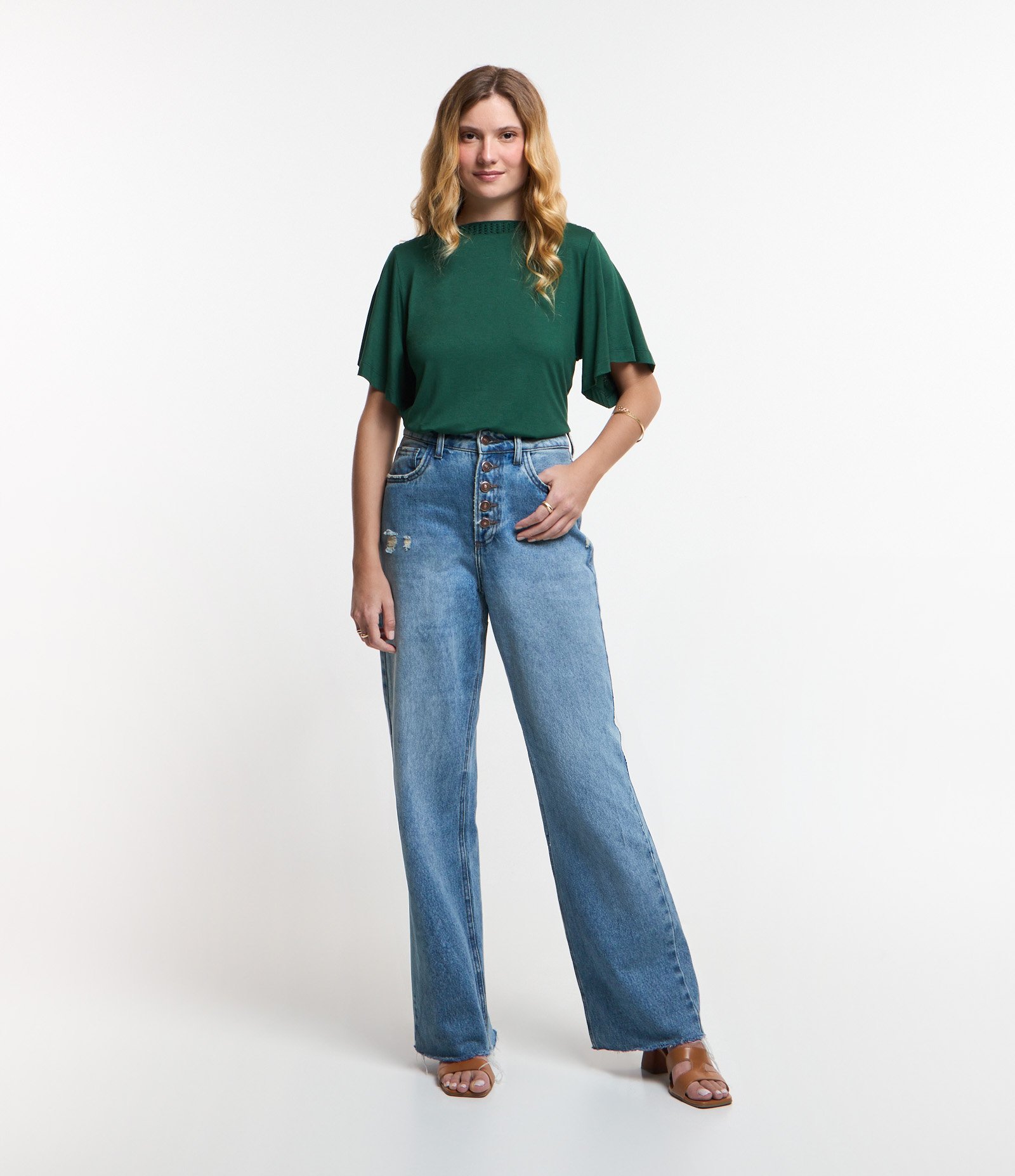 Blusa em Viscose com Gola Canoa Texturizada Verde 3