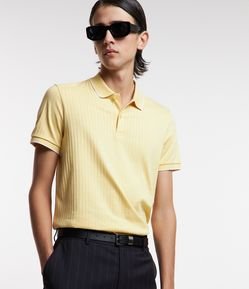 Polo em Algodão com Gola Lapela e Textura Canelada