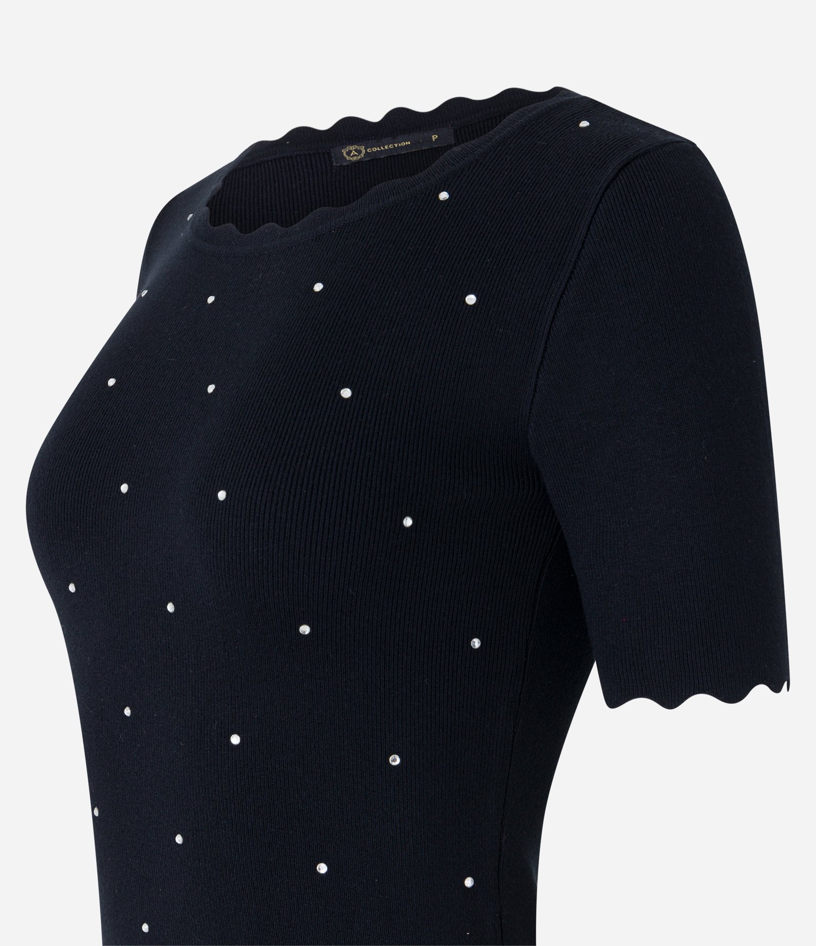 Blusa T-shirt em Tricô com Aplicações e Acabamento Ondulado Preto 8