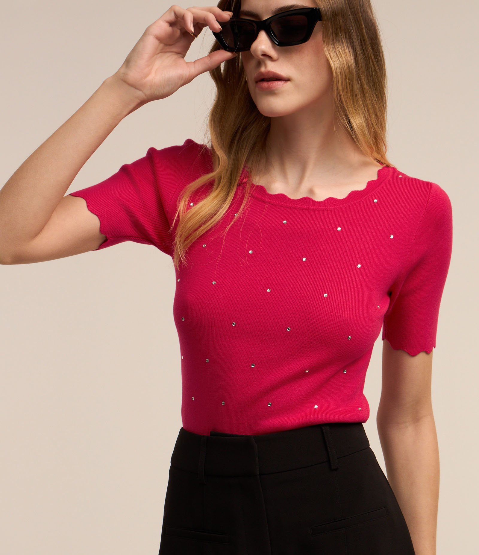 Blusa T-shirt em Tricô com Aplicações e Acabamento Ondulado Rosa 1