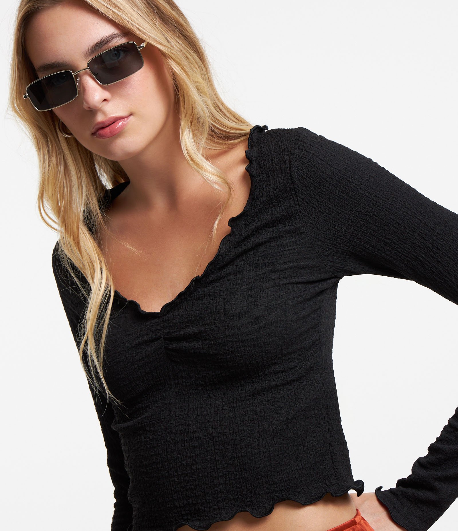 Blusa em Algodão Texturizada e Frufru na Barra Preto 4