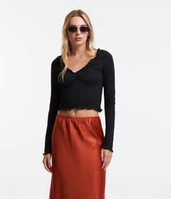 Blusa em Algodão Texturizada e Frufru na Barra