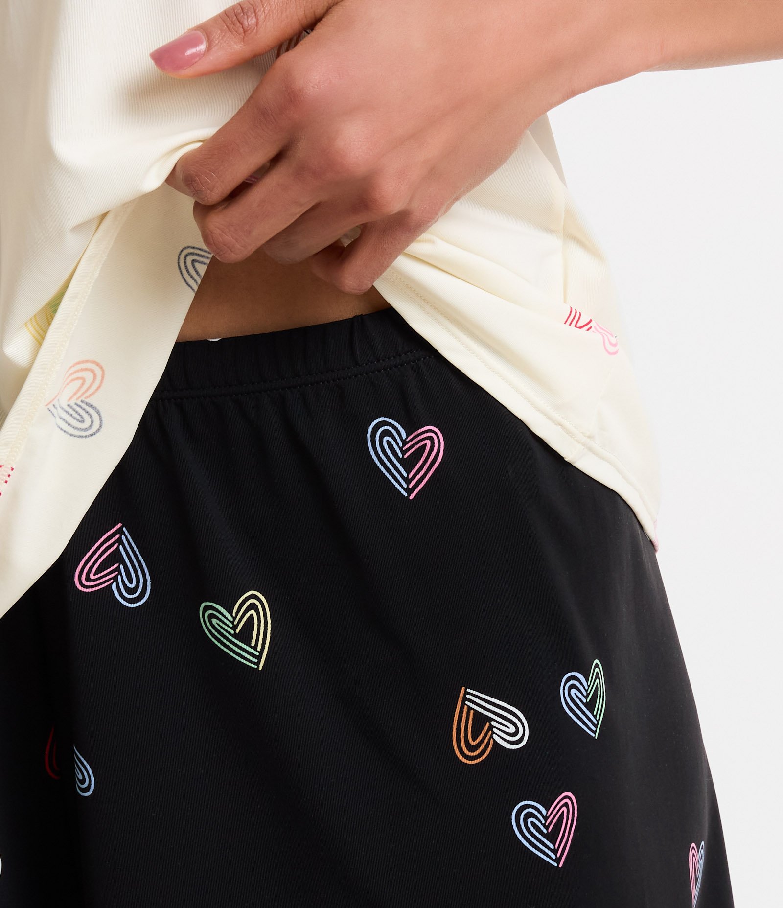 Pijama Short Doll Alcinha em Poliamida com Renda e Estampa Mini Corações Branco/ Preto 4